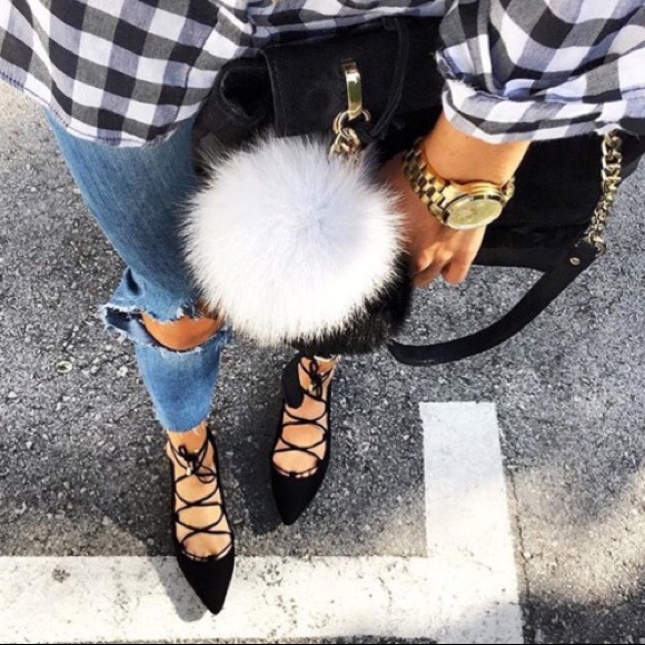 UO FUR POM KEYCHAIN - PURE WHITE - Picture 2 of 2